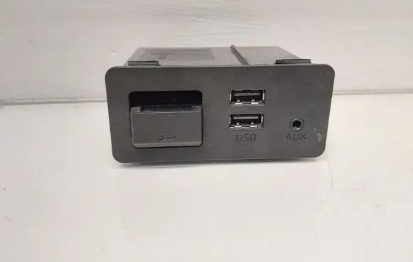 Mazda 2 USB socket connector D09H669U0
