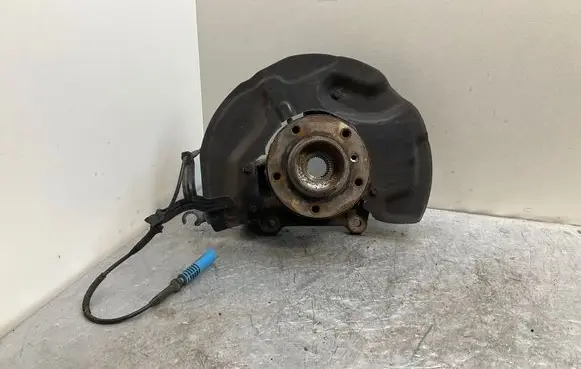 BMW 5 E60 E61 Front wheel hub