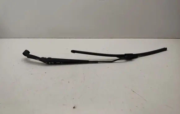 Mitsubishi Outlander Front wiper blade arm 7162