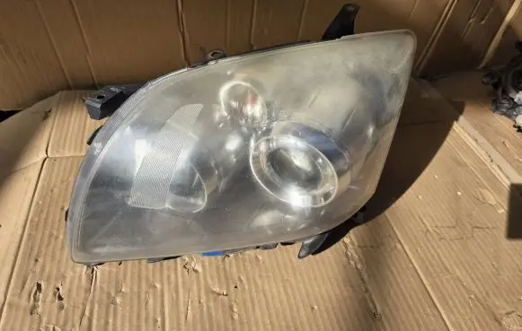Toyota Avensis T250 Headlight/headlamp