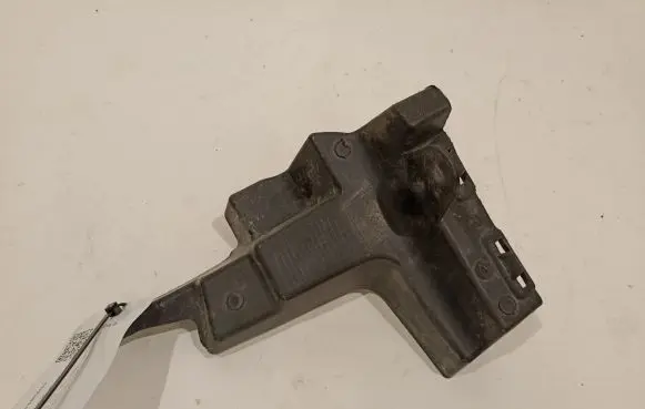 Mercedes-Benz E W212 Front bumper mounting bracket A2128850316