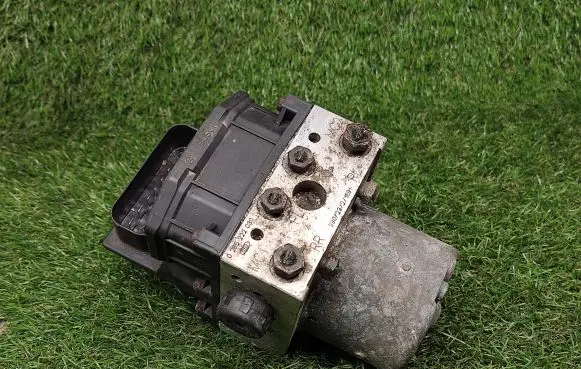 Ford Mondeo Mk III ABS Pump 3S712M110AA 0265222030