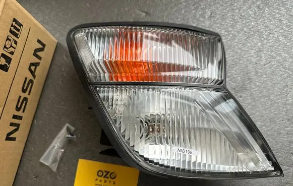 Nissan Patrol Y61 Front indicator light 26110VB127
