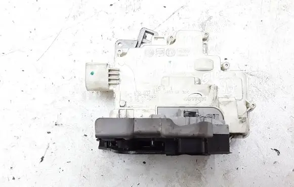 Audi TT TTS Mk2 Front door lock 8j2837015a