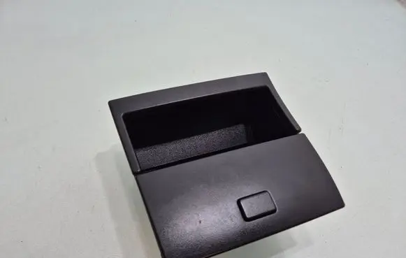 Mercedes-Benz GL X164 Glove box central console A1646800010