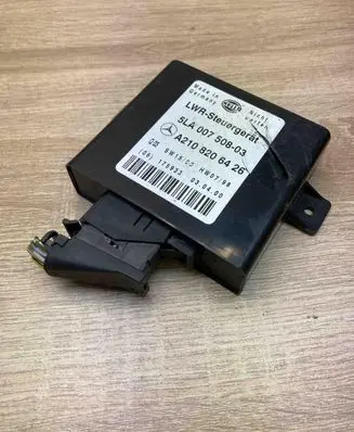 Mercedes-Benz E W210 Light module LCM A2108206426 5LA007508