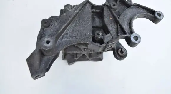 Audi A4 S4 B7 8E 8H Engine mounting bracket 059145169AA