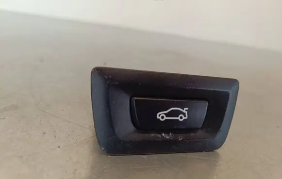 BMW 4 F36 Gran coupe Tailgate/boot open switch button 9275119