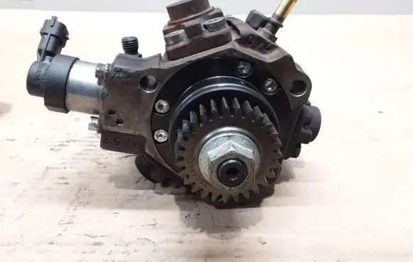 Nissan Qashqai Fuel injection high pressure pump 8200690744 0445010223 4816058
