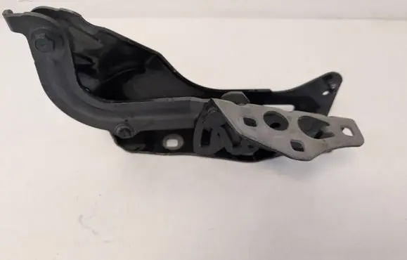 Engine bonnet/hood hinges