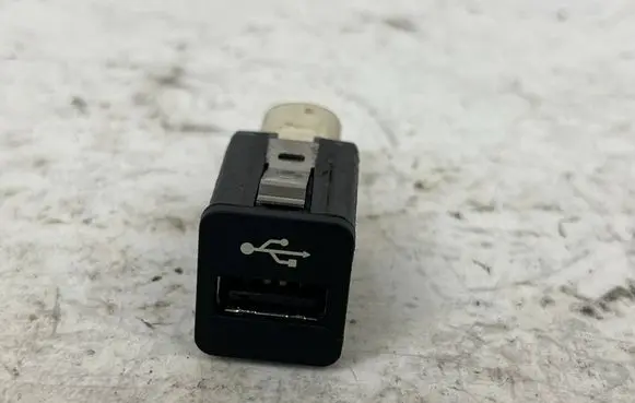 BMW X5M E70 USB socket connector 9167196