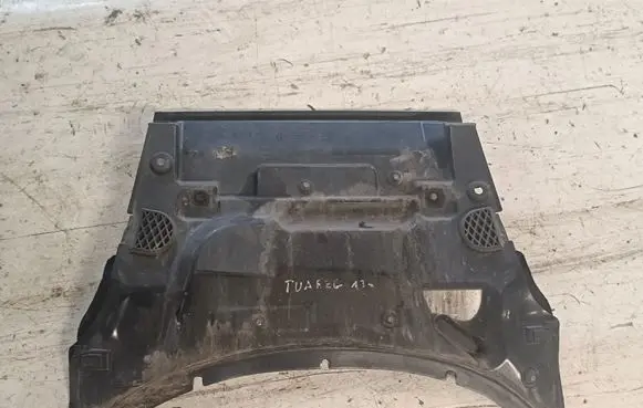 Volkswagen Touareg II Heat shield in engine bay 7P6819523