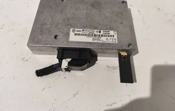 Audi A4 S4 B7 8E 8H Bluetooth control unit module 8P0862335H 6359AJ075075500