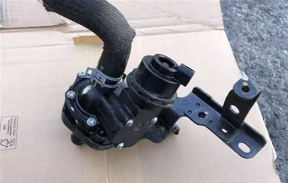 Nissan Qashqai J12 Thermostat housing 320930176R A4205060000