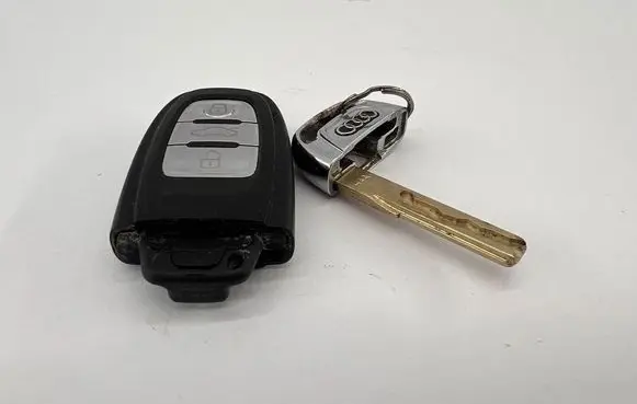 Audi A4 S4 B8 8K Ignition key/card 8K0959754H E0101802 081300012856020