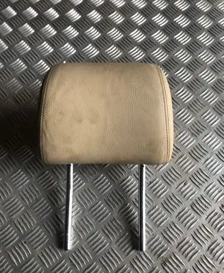 Volkswagen Touareg I Front seat headrest 