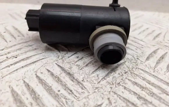 Toyota Avensis T270 Windscreen/windshield washer pump 8533002040