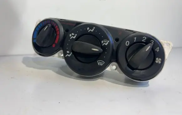 Ford Focus Climate control unit 98AB18C419AF