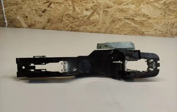 Nissan Leaf II (ZE1) Front door lock