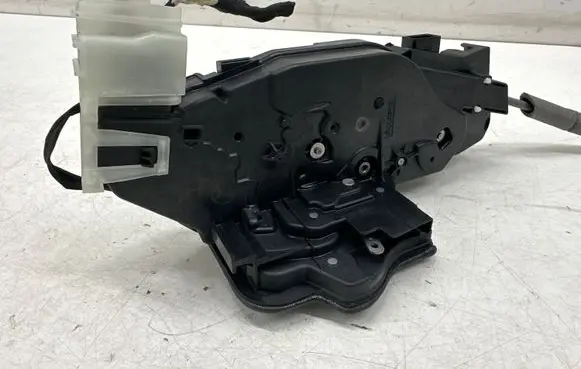 Mercedes-Benz CLA C118 X118 Front door lock A0997203202