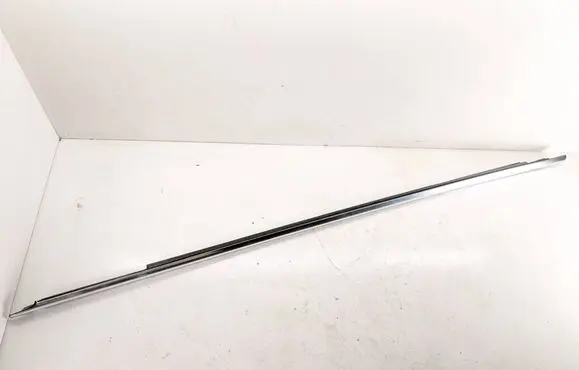 Mercedes-Benz GLB x247 Front door glass trim molding 10160017771