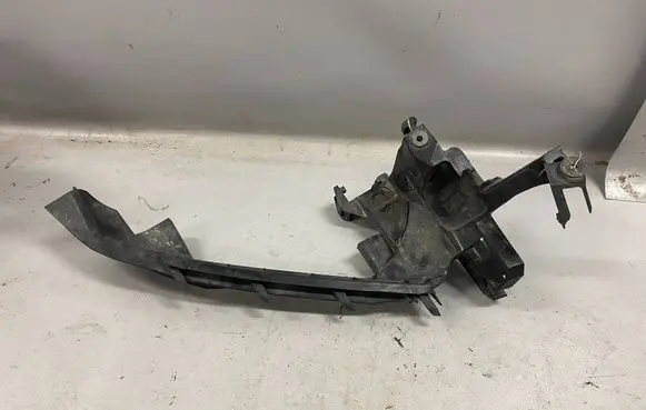 Audi Q5 SQ5 Headlight/headlamp mounting bracket 80A805608