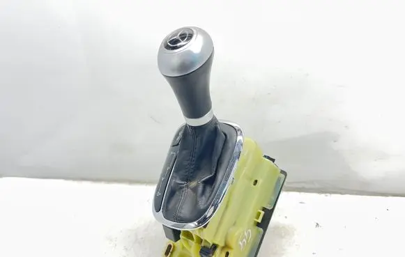 Mercedes-Benz C W203 Gear shifter/selector A2032675524