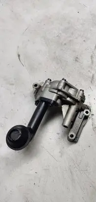 Volkswagen PASSAT B6 Oil pump 038115105c