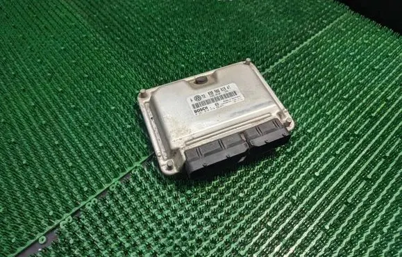 Volkswagen Bora Engine control unit/module 038906019AT 0281010974