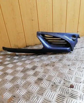 Renault Scenic I Front bumper upper radiator grill