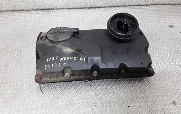 Volkswagen Touran I Rocker cam cover 038103475N
