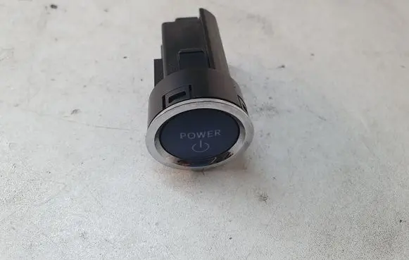 Toyota RAV 4 (XA40) Engine start stop button switch 15F032D