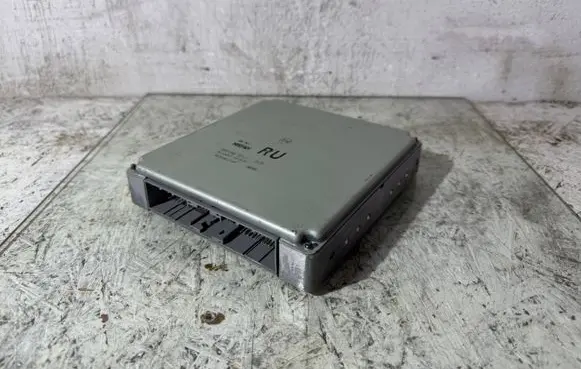 Nissan X-Trail T30 Engine control unit/module A56145 3129 A56U45UC1
