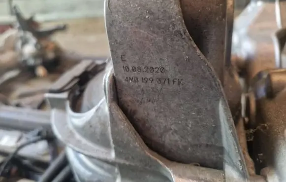 Audi Q7 4M Engine mount vacuum valve 