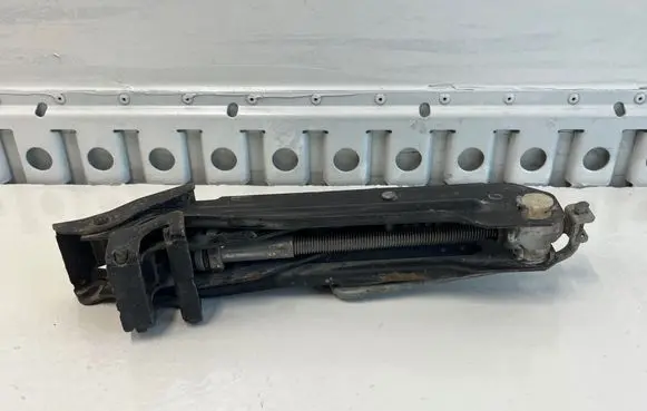Volkswagen Caddy Lift Jack 2K0011031B