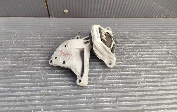 Nissan Qashqai J12 Engine mount bracket 112326UB0A