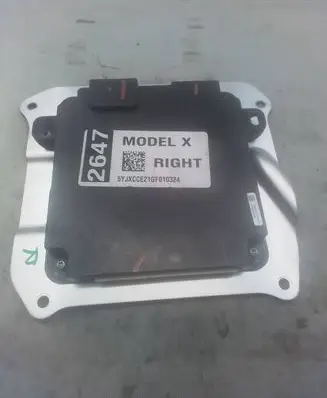 Tesla Model X Door control unit/module 105018310c
