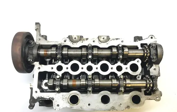 Land Rover Discovery 3 - LR3 Engine head P80LA 4R8Q6090AH K4399