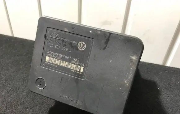 Volkswagen Golf IV ABS Pump 1C0907379C
