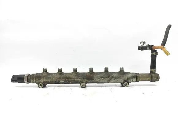 Volvo XC90 Fuel main line pipe 8658252 0445215010
