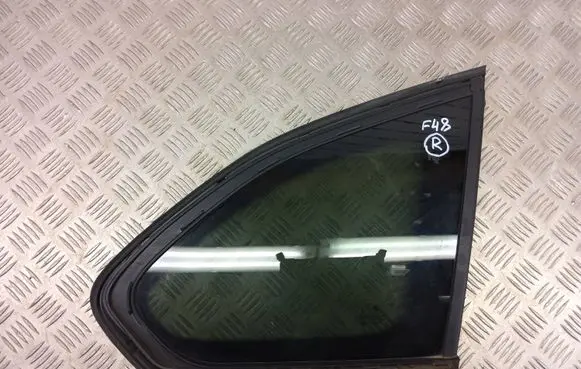BMW X1 F48 F49 Rear side window 7406874