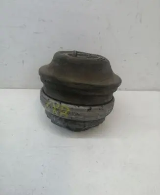 Mercedes-Benz CLK A208 C208 Engine mount bracket 2032401117