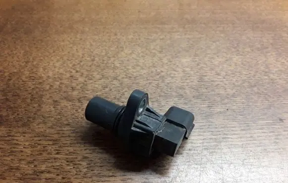 Subaru Forester SF Crankshaft position sensor J5T23781AA J5T23781