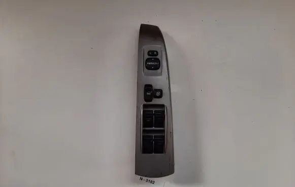 Toyota Prius (XW20) Electric window control switch 8482047021