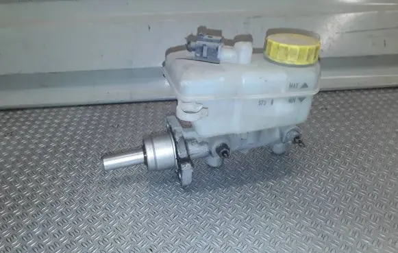 Skoda Fabia Mk2 (5J) Master brake cylinder