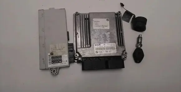 BMW 5 E60 E61 Engine control unit/module 7796637 0281012091