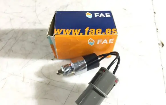 Nissan Pathfinder R51 Reversing light switch sensor 40800 FAE40800