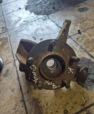 Ford C-MAX I Front wheel hub spindle knuckle 3M51-3K171