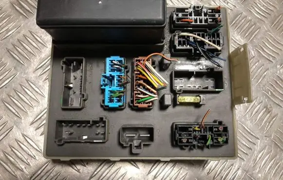 Ford Focus Fuse box set 518239801 98AG14A073CG