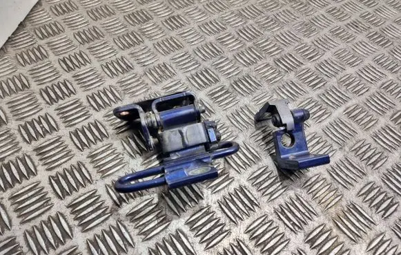 Rear door hinge set